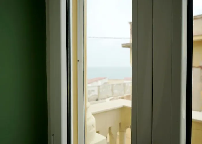 Di Fronte Al Mare By Apulia